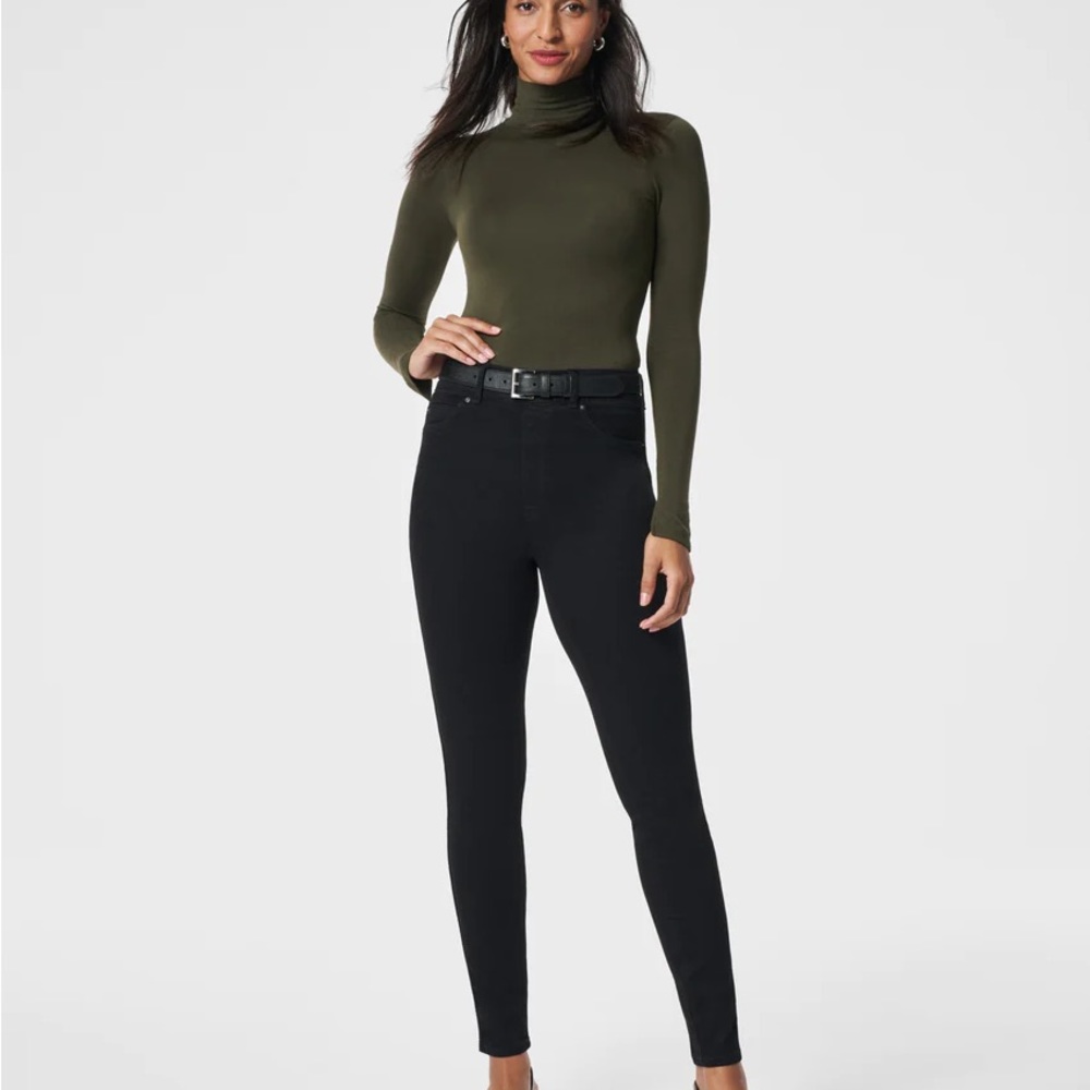 BRAND NEW SPANX Ankle Skinny Jeans!!